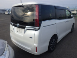 
										Toyota Esquire- GI Non Hybrid 2021 Pearl Color  full									