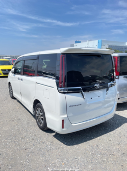 
										Toyota Esquire- GI Non Hybrid 2020 Pearl Color full									