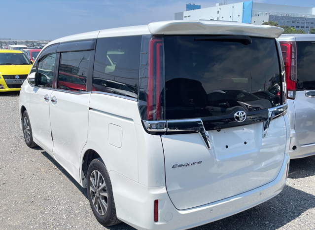 
								Toyota Esquire- GI Non Hybrid 2020 Pearl Color full									