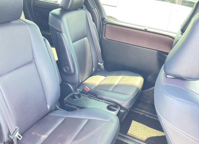 
								Toyota Esquire- GI Non Hybrid 2020 Pearl Color full									