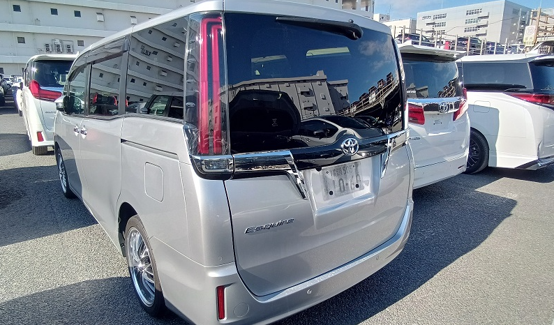 
								Toyota Esquire- GI Non Hybrid 2021 Silver Color  full									