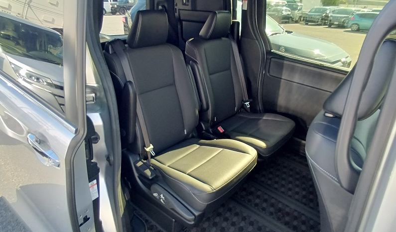 
								Toyota Esquire- GI Non Hybrid 2021 Silver Color  full									