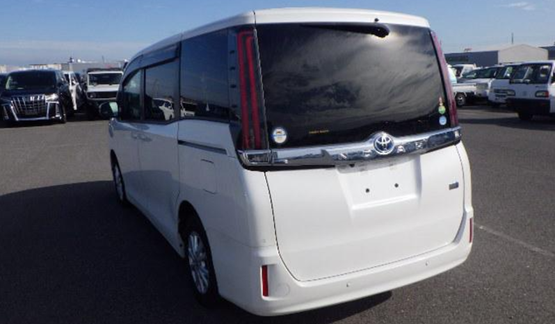 
								Toyota Noah- G Package Hybrid 2020 Pearl Color full									