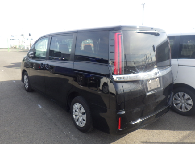 
								Toyota Noah-X Non Hybrid 2021 Black Color  full									