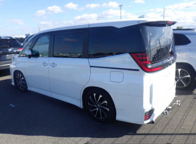 
								Toyota Voxy-SZ Package Hybrid 2022 Pearl Color full									