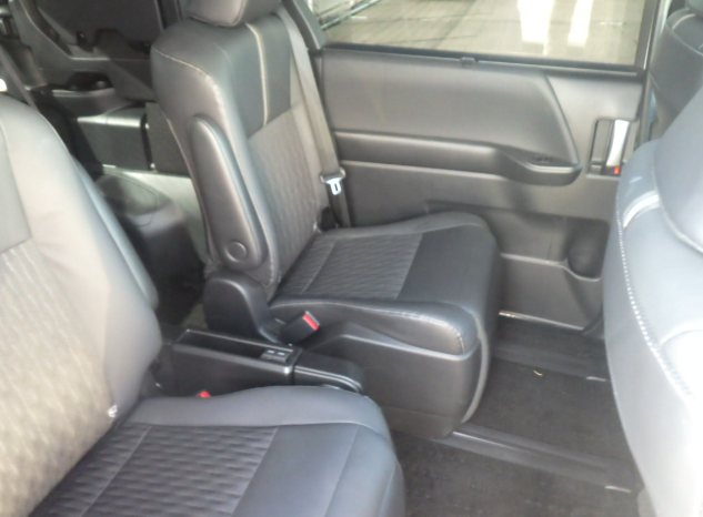 
								Toyota Voxy-SZ Package Hybrid 2022 Pearl Color full									