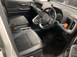 
										Toyota Noah-SZ Package Hybrid 2023 Pearl Color full									