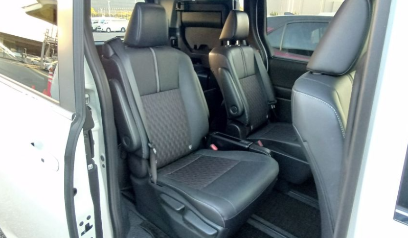 
								Toyota Noah S-Z Package Non Hybrid 2022 Pearl Color full									