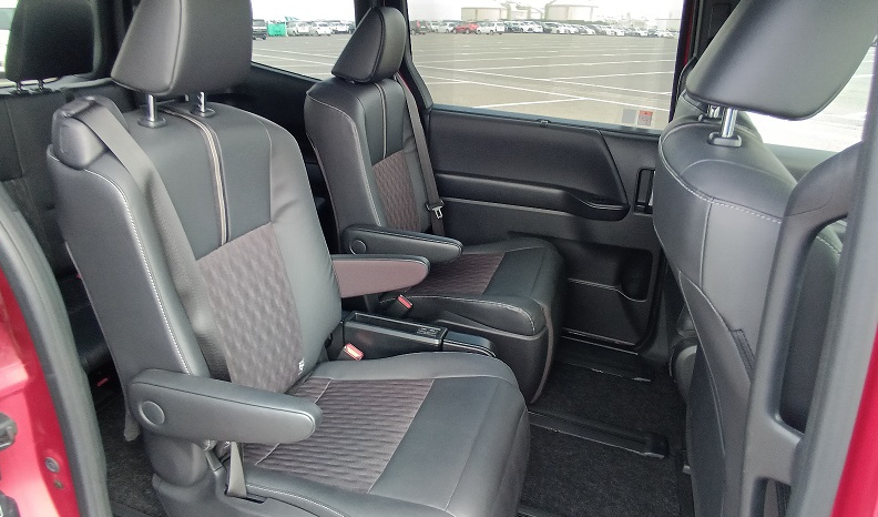 
								Toyota Noah S-Z Package Hybrid 2024 Red Wine Color full									