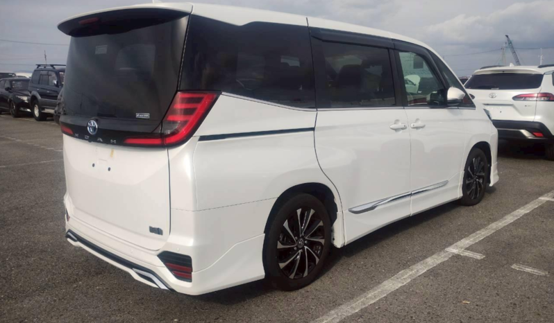 
								Toyota Noah S-Z Package Hybrid 2023 Pearl Color full									