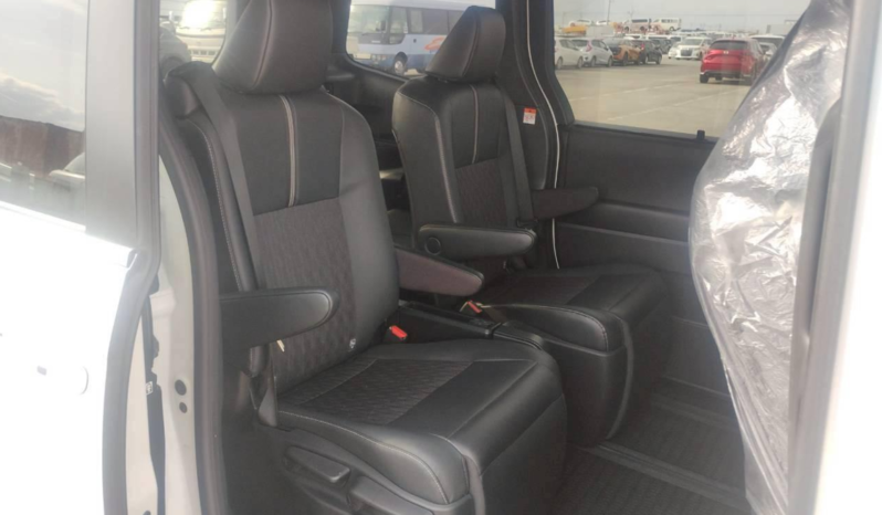 
								Toyota Noah S-Z Package Hybrid 2023 Pearl Color full									