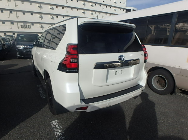 
								Toyota Land Cruiser Prado 70th Anniversary Edition Package 2021 Pearl Color full									