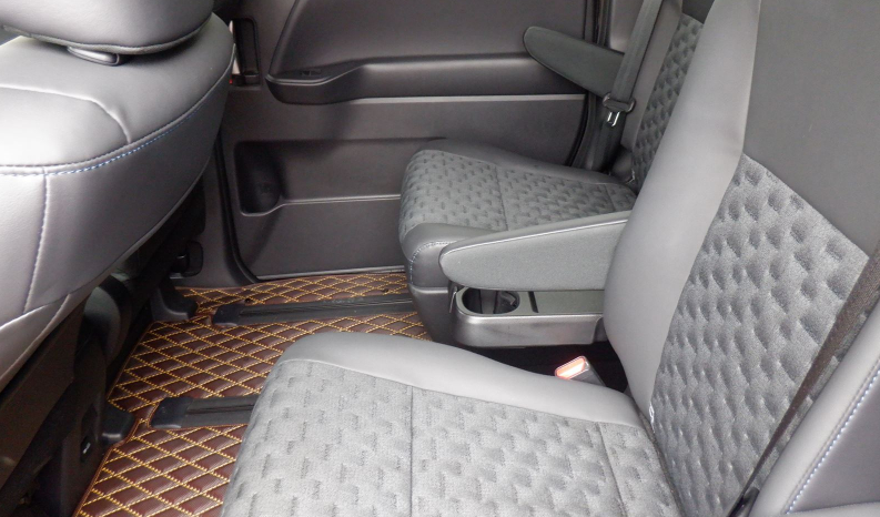 
								Toyota Voxy-SZ Package Hybrid 2024 Black Color full									