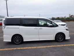 
										Toyota Voxy-SZ Package Hybrid 2020 Black Color full									