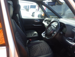 
										Toyota Voxy-SZ Package Hybrid 2022 Pearl Color full									